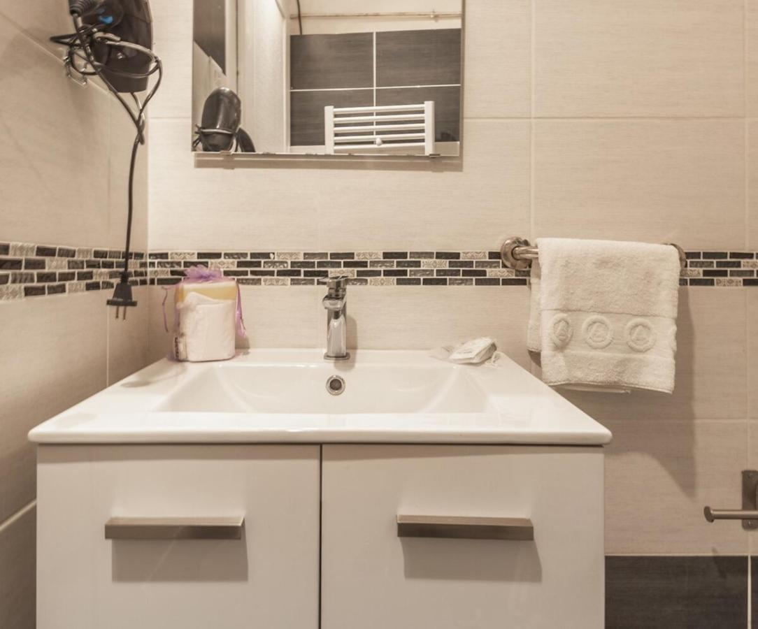 Studio For 2 Located In The City Center Lägenhet Annecy Exteriör bild